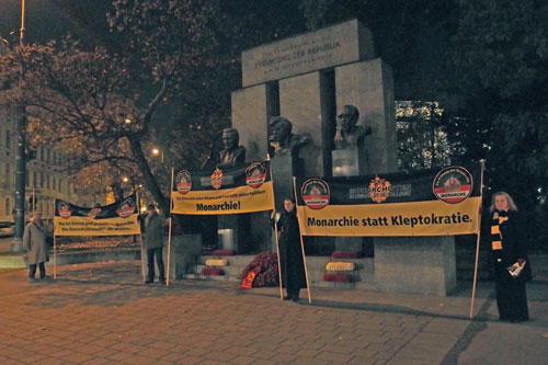 November 12, 2011: Monarchie statt Kleptokratie